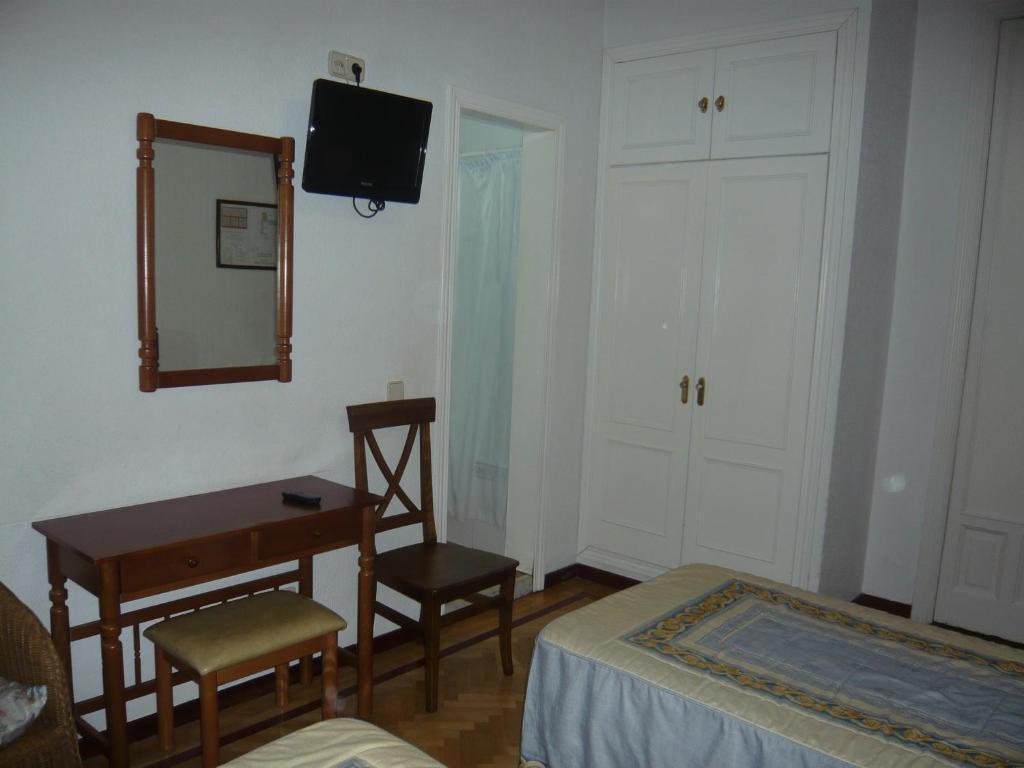 Hostal Triana Madrid Room photo